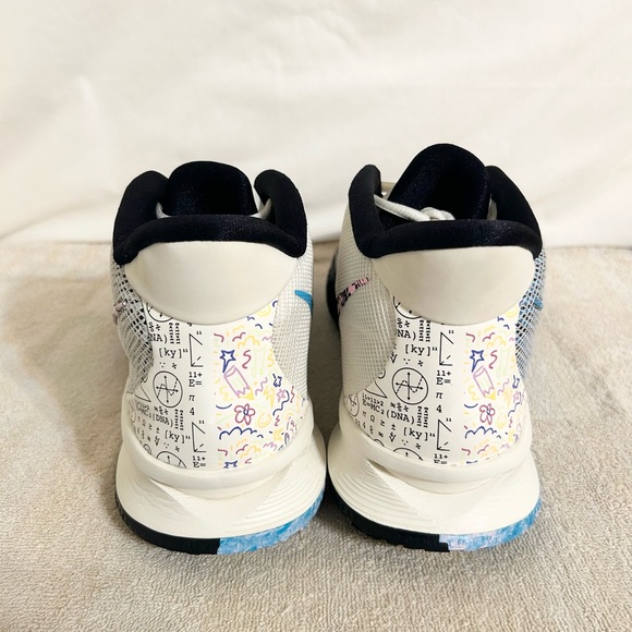 Nike Kyrie 7 Pale Ivory White/Blue/Pink size 11.5 MEN’S BASKETBALL SHOES - Picture 6 of 9